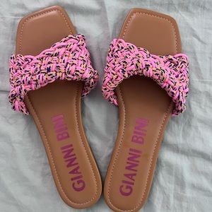 Gianni Bini 10 new flip flops